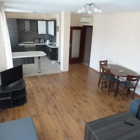 Apartment Top Center Yoan Ekzarh Warna